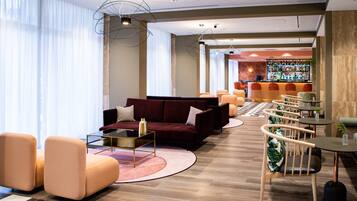 2 bars/lounges, lobbylounge, bar met dakterras