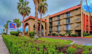 Exterior - Motel 6 Phoenix, AZ – Sky Harbor (Phoenix)