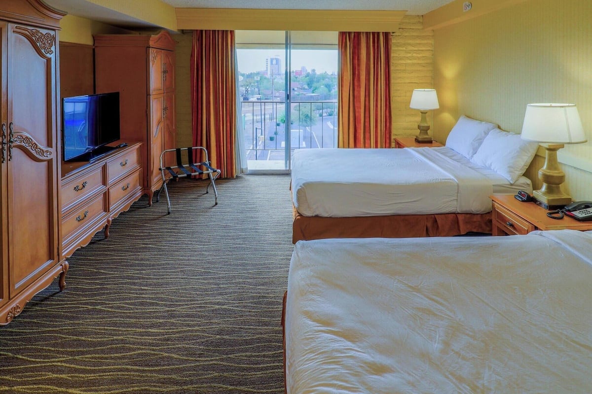 1 bedroom, desk, blackout drapes, free WiFi