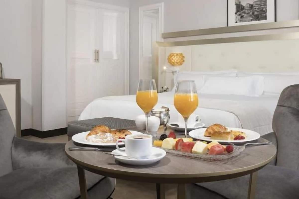 Couette en duvet d'oie, minibar, coffres-forts dans les chambres, bureau