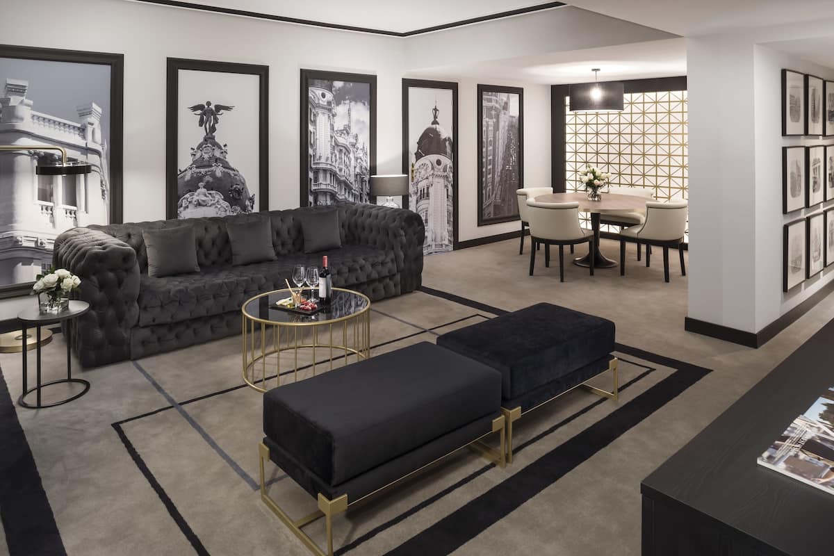 套房 (Castilla Suite The Level) | 羽绒被、迷你吧、客房内保险箱、办公桌
