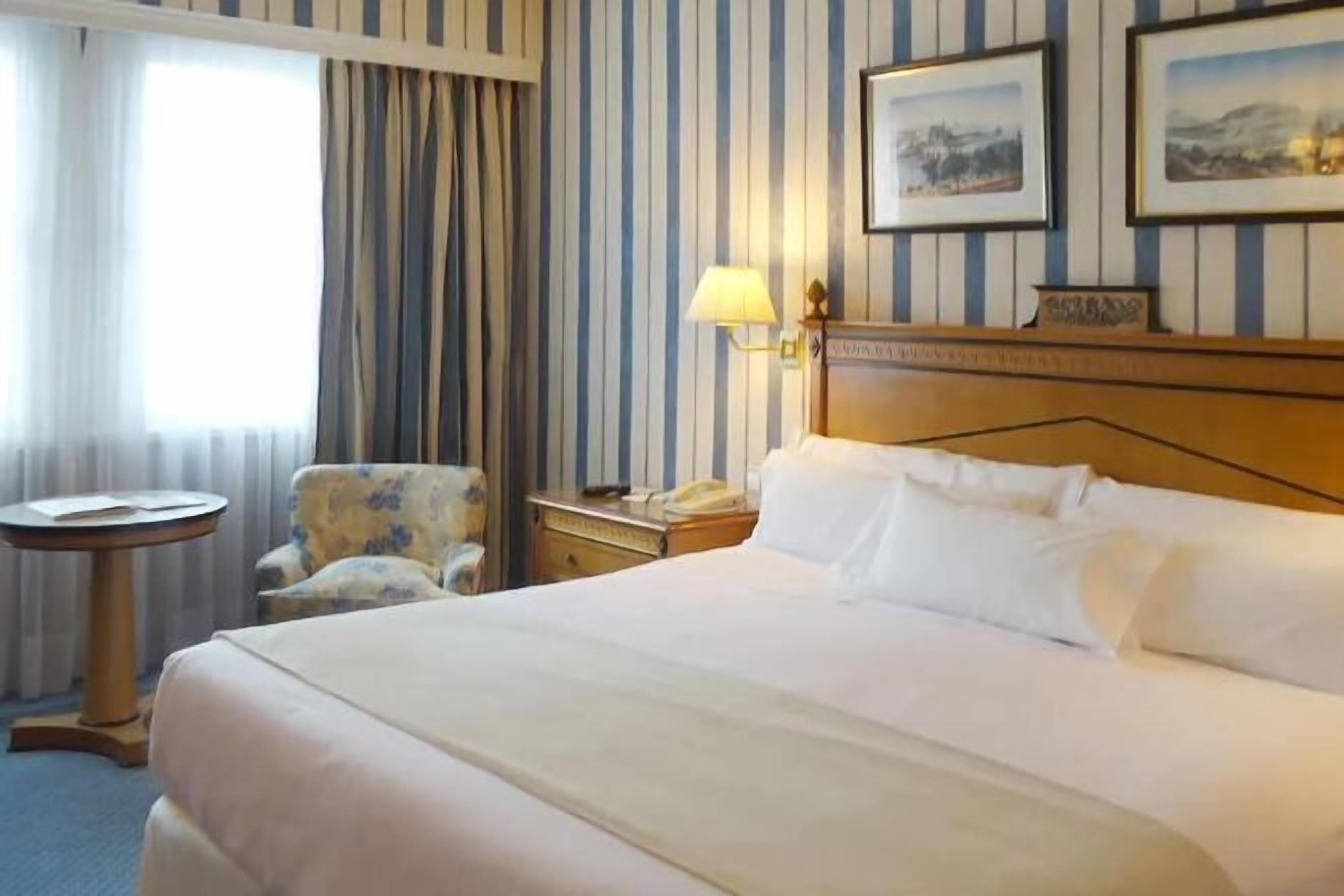 Down comforters, minibar, in-room safe, desk