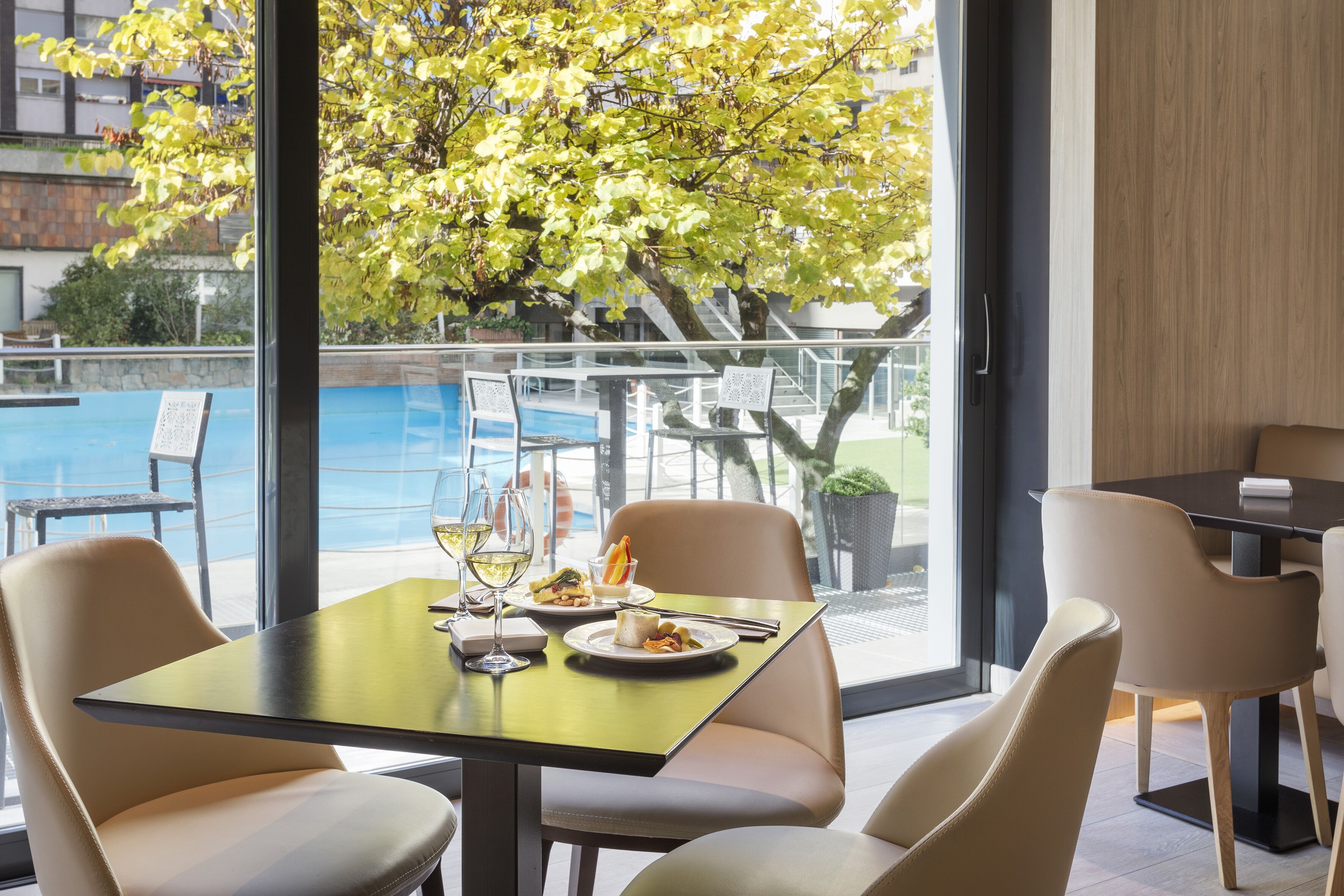 daily full breakfast (eur 27 per person)