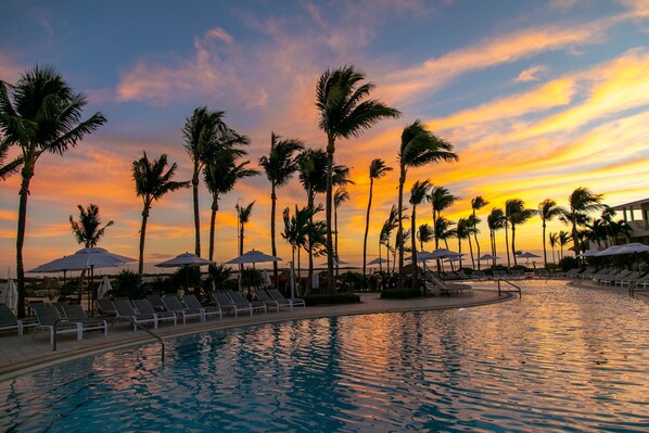 5 outdoor pools, pool cabanas (surcharge), pool umbrellas