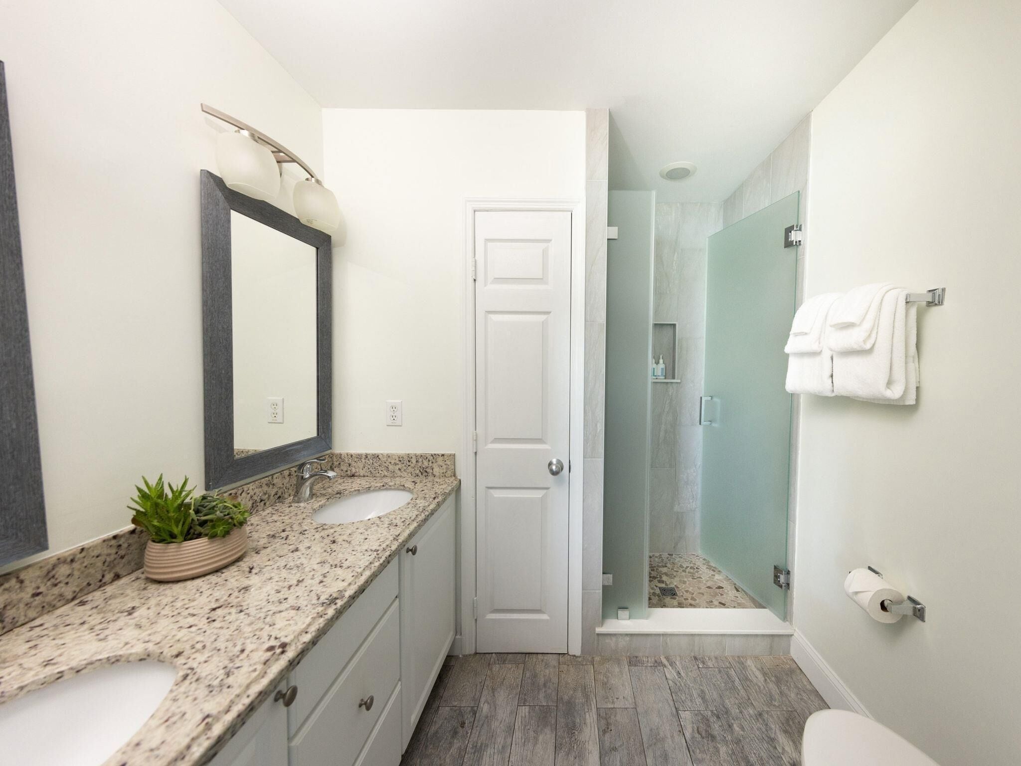 3 Bedroom Premium Home with Pool | Baño | Amenidades de baño ecológicas, secadora de cabello, toallas, jabón 