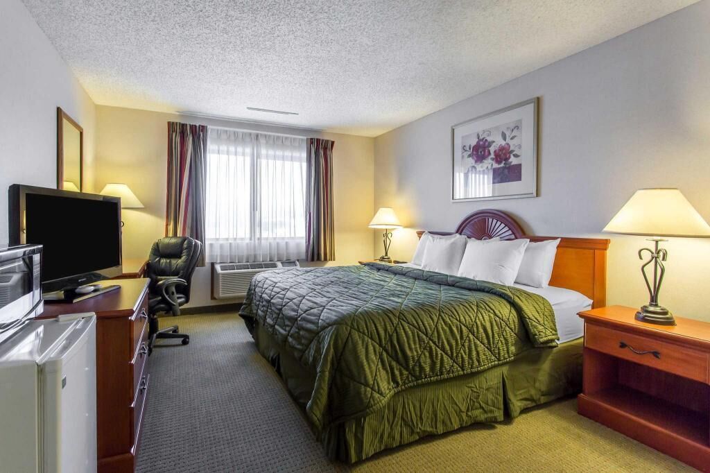 In-room safe, desk, laptop workspace, blackout curtains