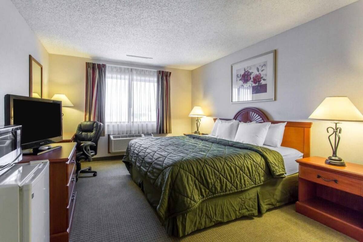 In-room safe, desk, laptop workspace, blackout curtains