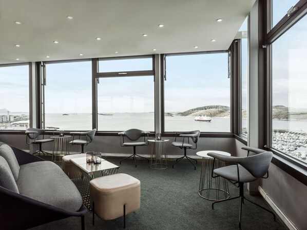 Cocktailbar, Blick auf das Meer, nur an bestimmten Tagen geöffnet