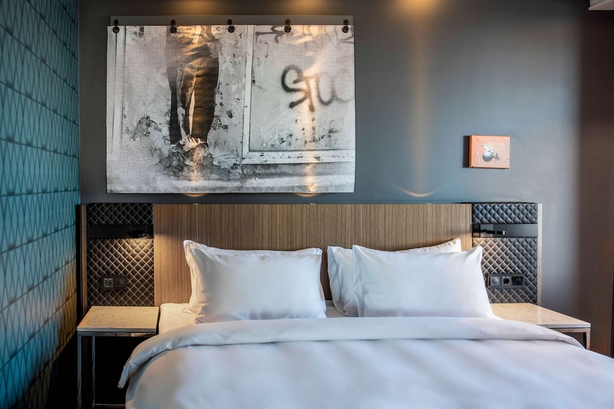 Junior Suite | 1 bedroom, in-room safe, desk, laptop workspace