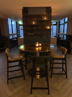 Cocktail bar, ocean views, open selected days