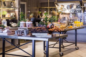 Desayuno buffet todos los días (con cargo) 