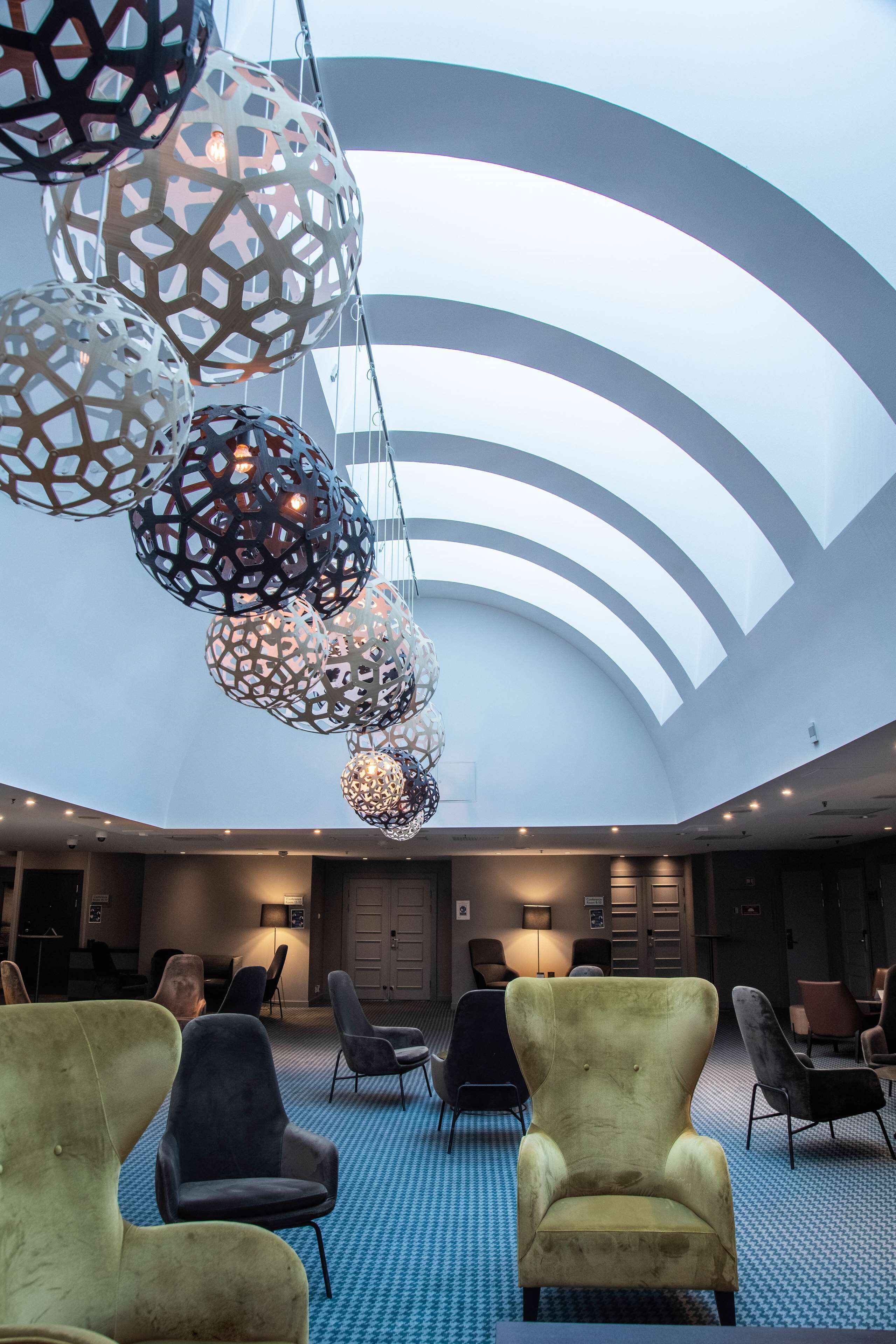 cocktail bar, ocean views, open selected days