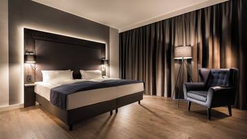 Zimmersafe, Schreibtisch, Verdunkelungsvorhänge, schallisolierte Zimmer