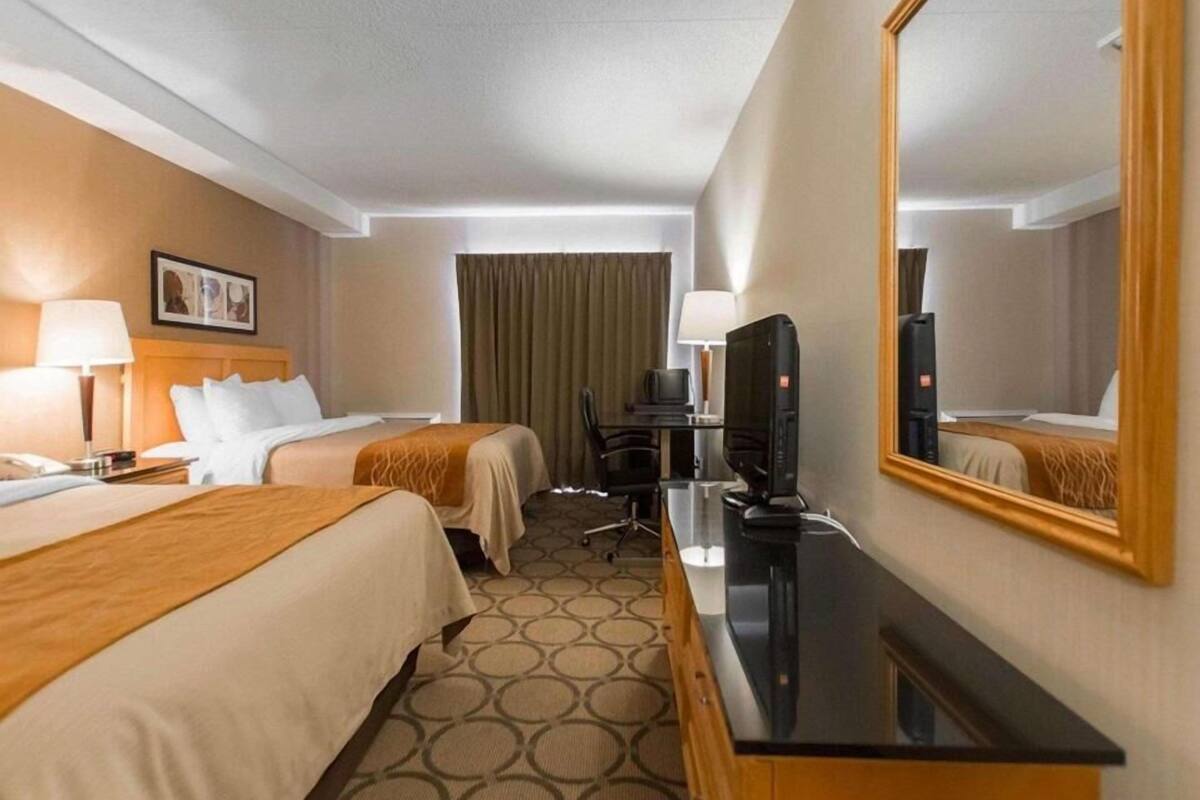 Premium bedding, pillowtop beds, desk, soundproofing
