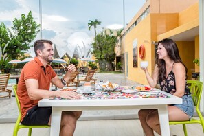 Breakfast, lunch and dinner served  - Hotel Maria del Carmen Merida (Mérida)