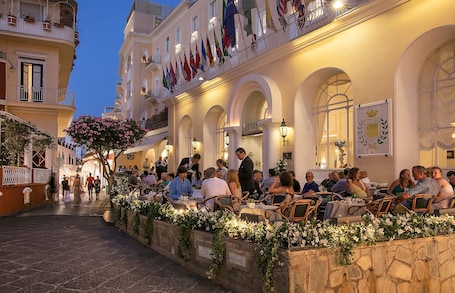 2 bar/lounge, bar a bordo piscina. Grand Hotel Quisisana