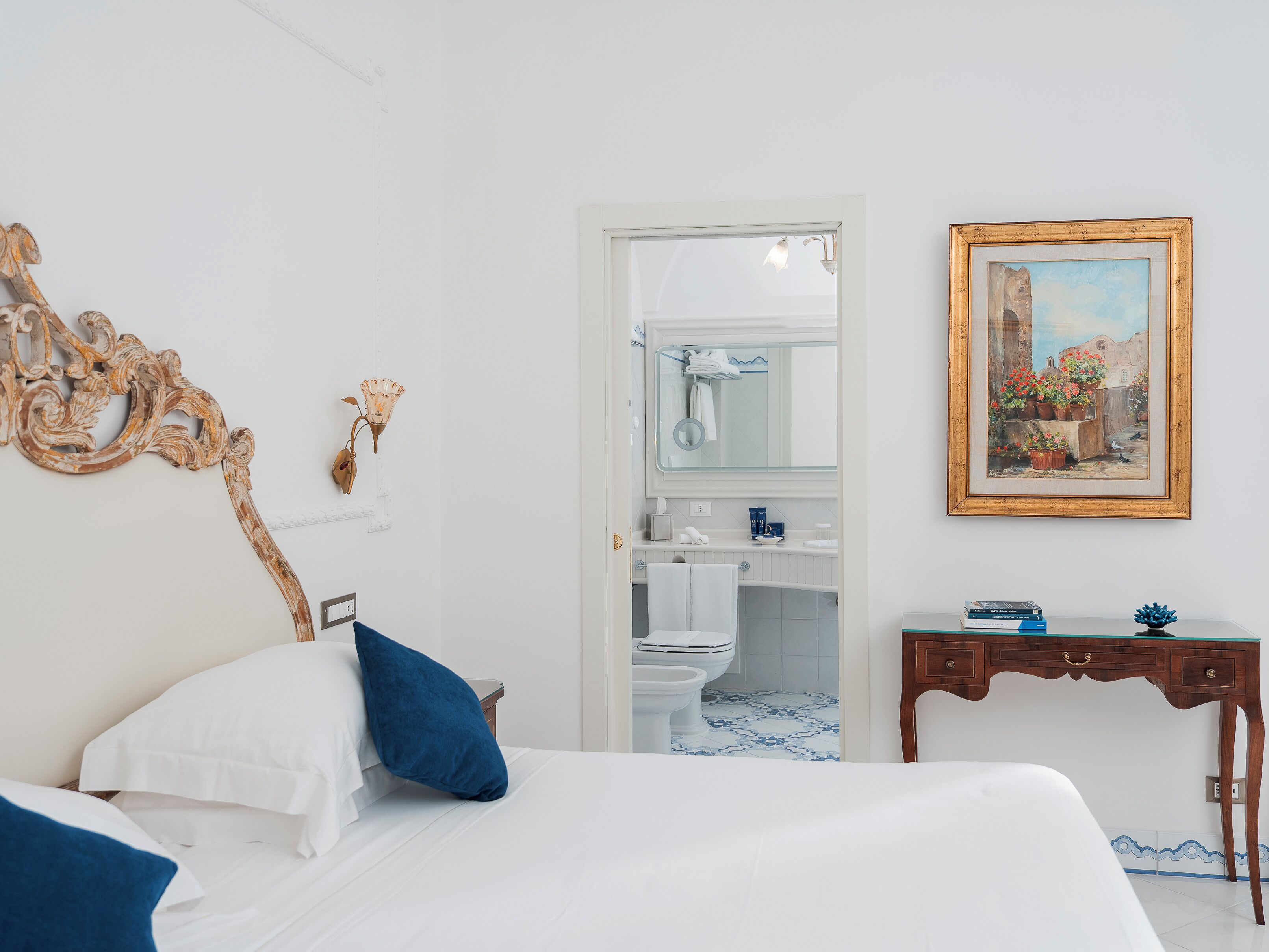 Premier Double Room | Minibar, in-room safe, individually decorated, individually furnished
