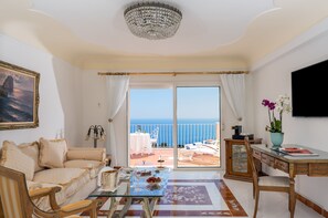 Minibar, safe på rommet, individuelt dekorert og individuelt innredet