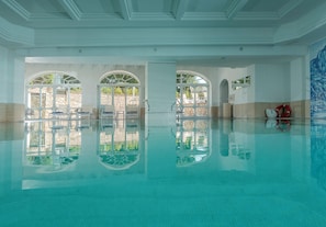 Outdoor pool, open 9 AM to 6:00 PM, sun loungers