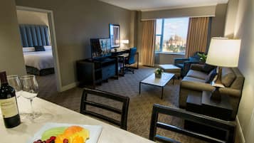 Executive Suite, 1 King Bed with Sofa bed | Premium bedding, pillow-top beds, in-room safe, desk