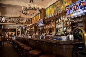 3 Bars/Lounges, Lobby-Lounge