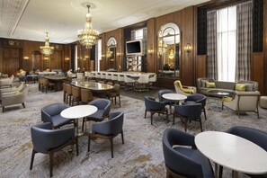 3 bars/lounges, lobby lounge - Hilton Milwaukee (Milwaukee)
