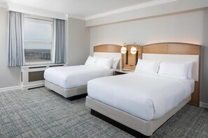 Premium bedding, pillowtop beds, in-room safe, desk - Hilton Milwaukee (Milwaukee)