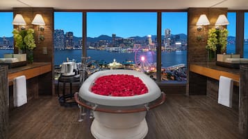 Süit, Liman Manzaralı | Banyo | Ayrı küvet ve duş, lüks banyo/kozmetik ürünleri, saç kurutma makinesi