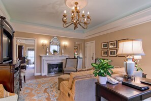 Suite | Living area - The Broadmoor (Colorado Springs)