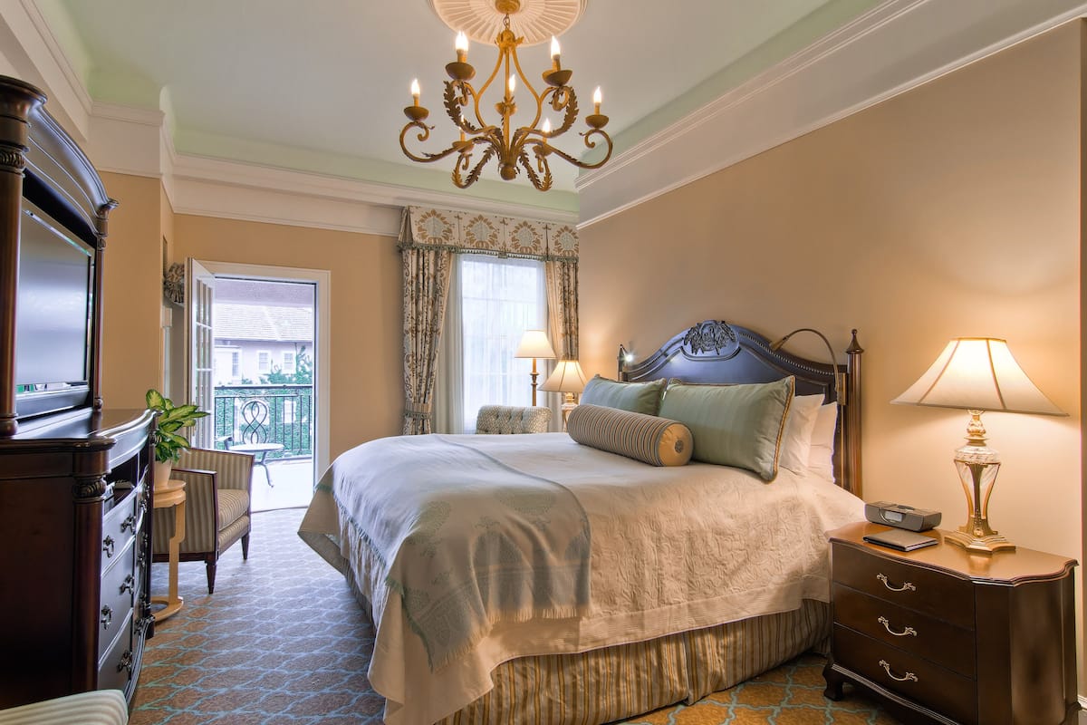 suite, 1 bedroom | premium bedding, pillow-top beds, minibar, in-room safe