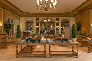 6 restaurants, breakfast, lunch, dinner served; Modern European cuisine