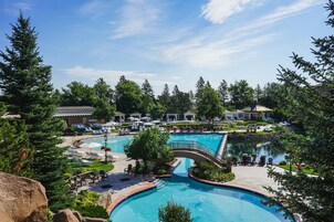 2 室内游泳池，季节性开放的室外游泳池，收费帐篷屋