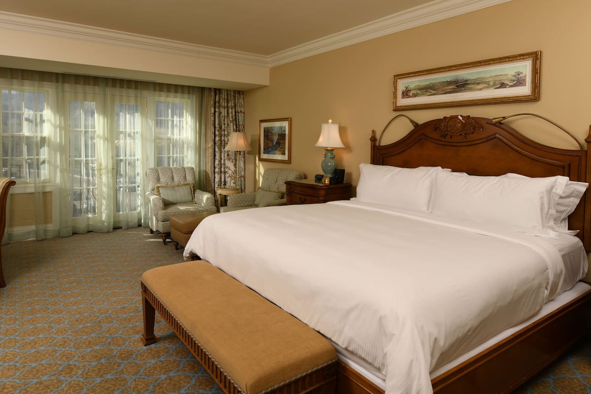 Premium bedding, pillowtop beds, minibar, in-room safe
