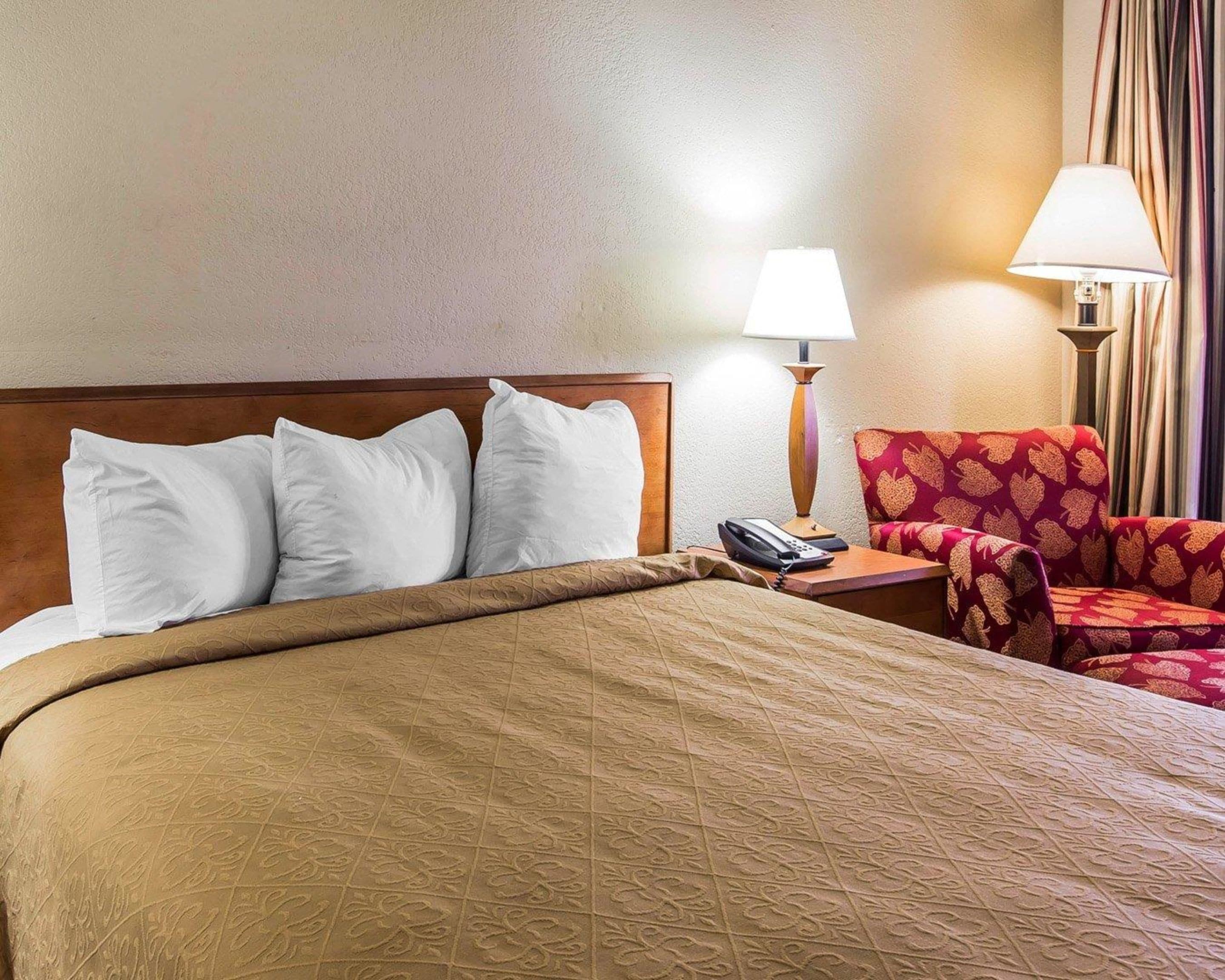 办公桌、笔记本电脑工作区、熨斗/熨衣板、免费 WiFi