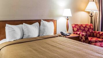 Desk, laptop workspace, iron/ironing board, free WiFi