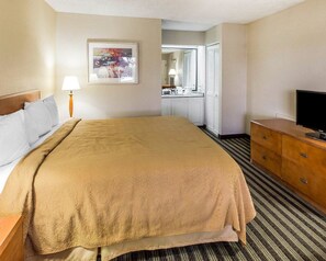 Desk, laptop workspace, iron/ironing board, free WiFi