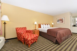 ルーム クイーンベッド 1 台 冷蔵庫 & 電子レンジ | デスク、ノートパソコン用作業スペース、アイロン / アイロン台、WiFi (無料)