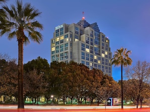 Exterior - Hilton Los Angeles North/Glendale (Glendale)