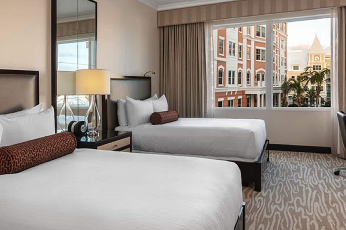 Fairmont Gold, Doppelzimmer, 2 Doppelbetten, Zutritt zur Club Lounge, Stadtblick | Hochwertige Bettwaren, Zimmersafe, Schreibtisch, Bügeleisen/Bügelbrett