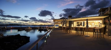 5 bars/lounges, poolside bar