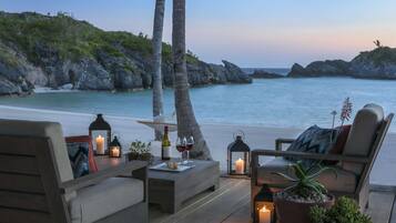 Playa privada en los alrededores y playa de arena blanca