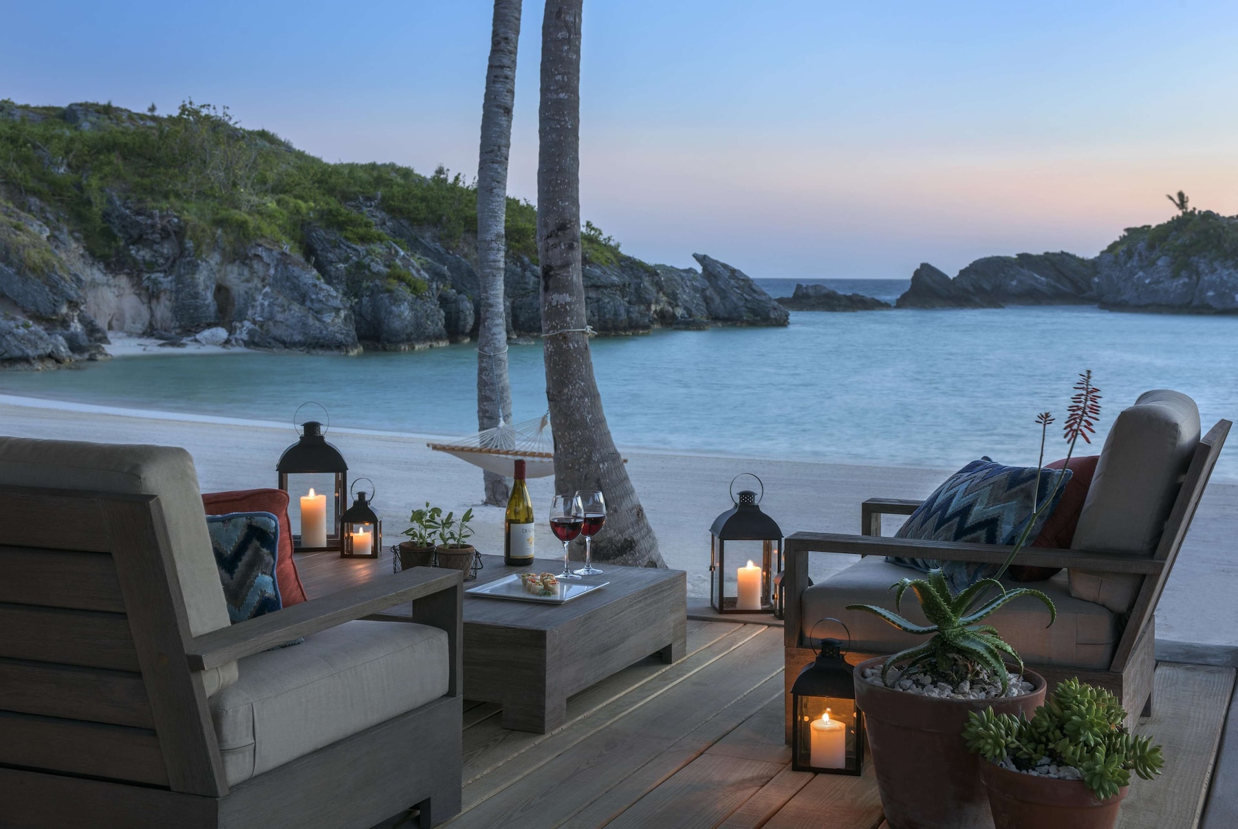Private beach nearby, white sand, free beach shuttle, beach cabanas