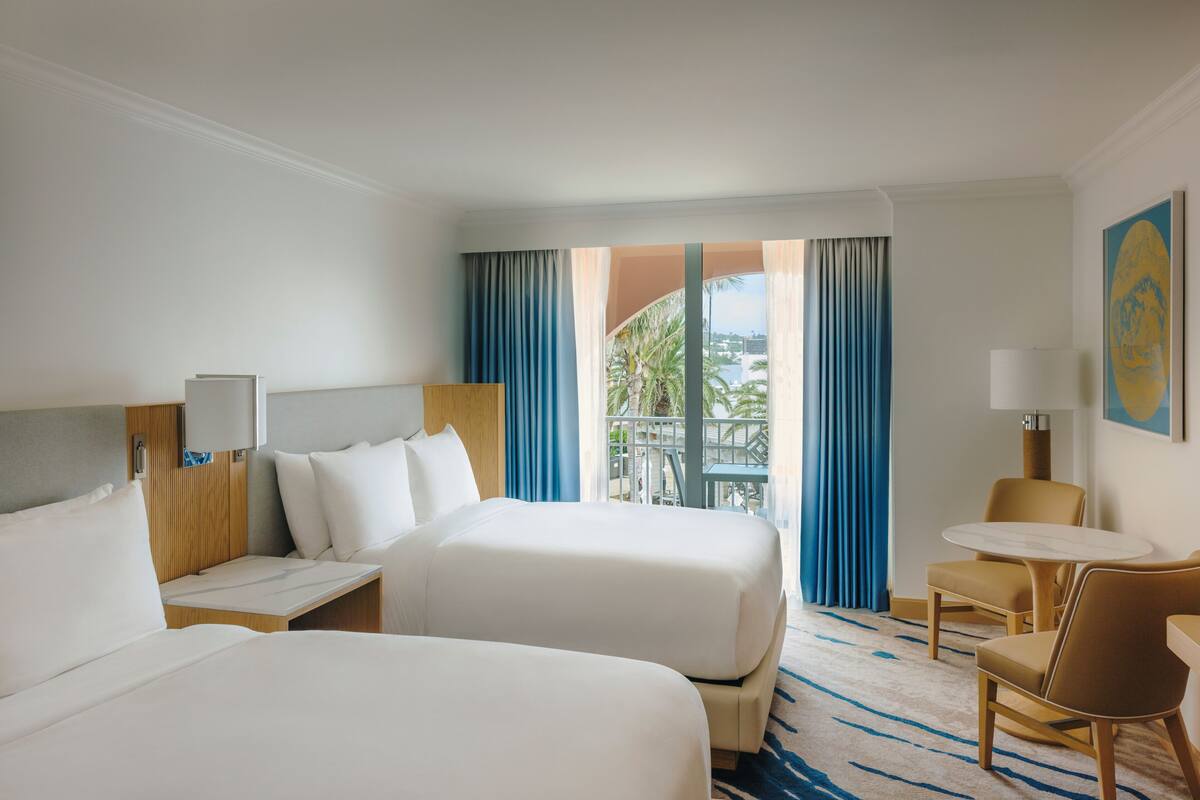 Signature-Zimmer, 2 Doppelbetten, Poolseite