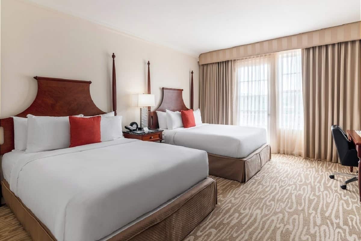 Fairmont, Zimmer, 2 Doppelbetten, Stadtblick