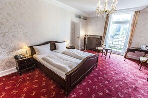 华丽双人房 | 防过敏的被褥、迷你吧、客房内保险箱、特色装修