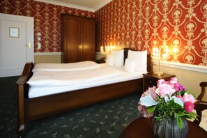 1 bedroom, hypo-allergenic bedding, minibar, in-room safe
