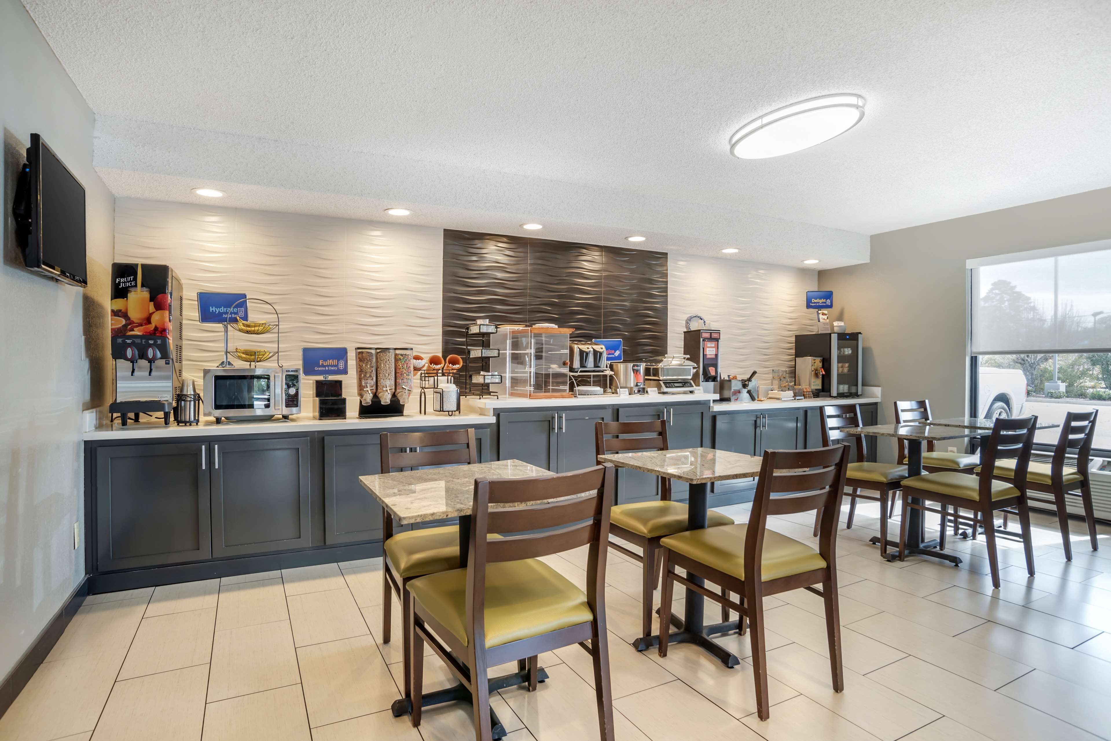 free daily continental breakfast