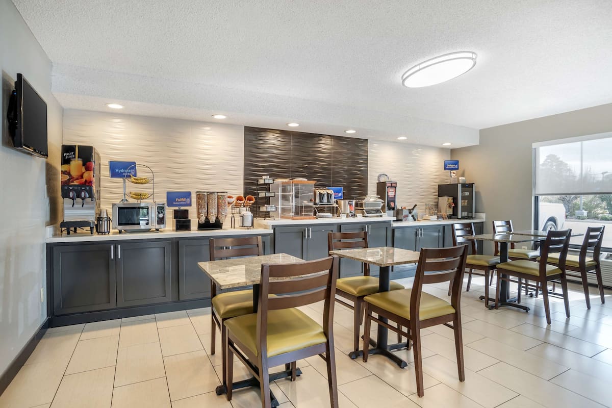 free daily continental breakfast