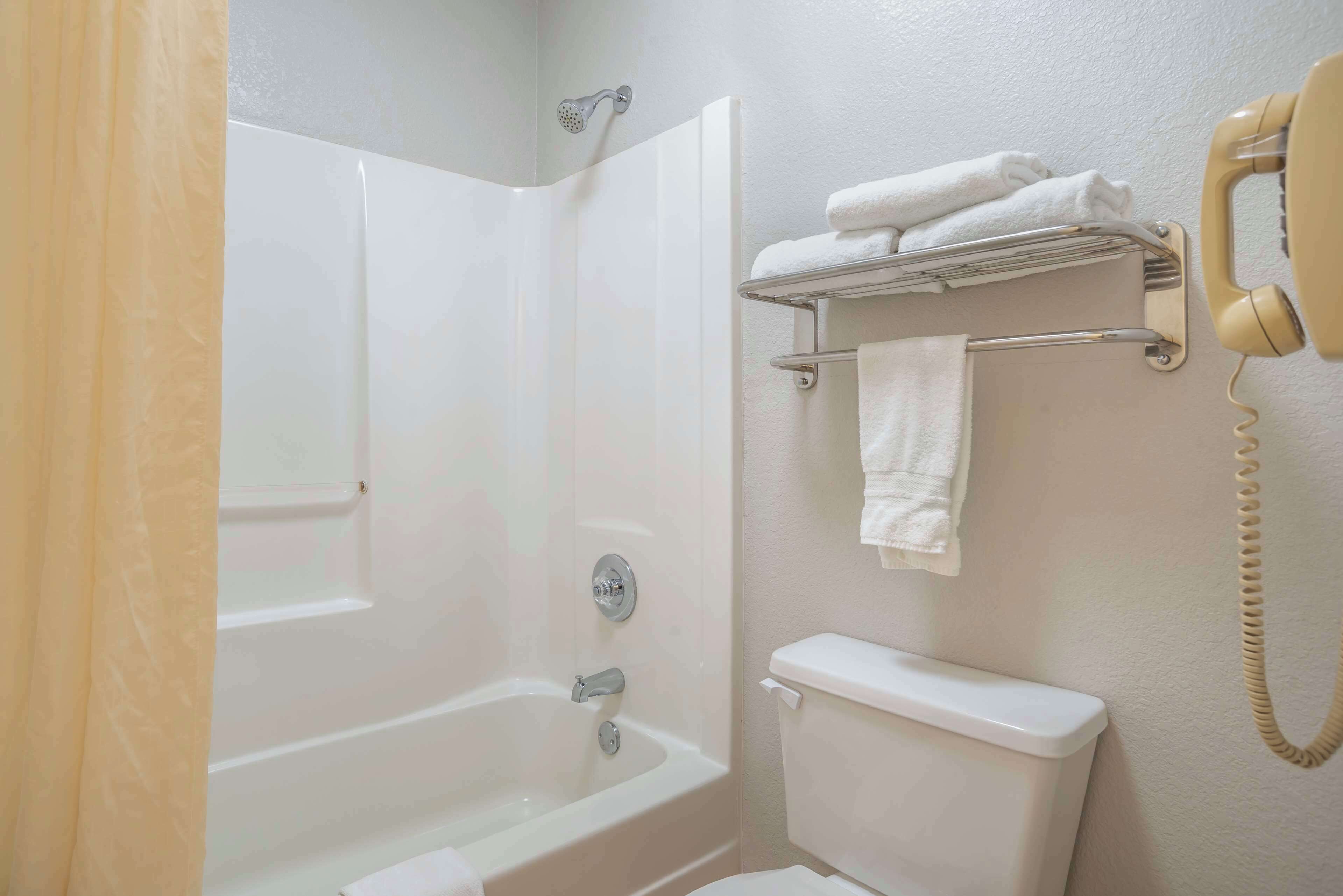 combined shower/bathtub, free toiletries, hair dryer, towels