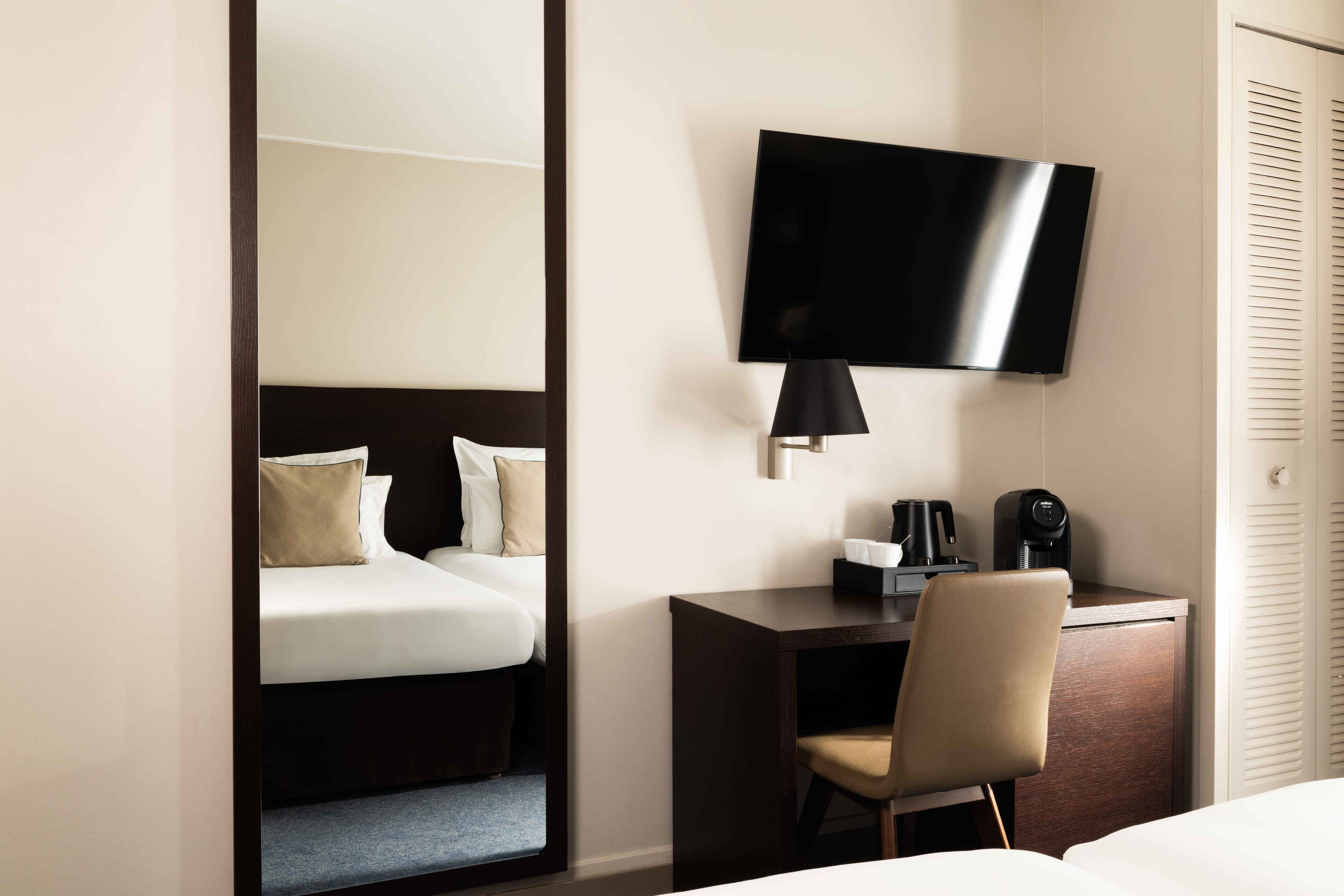 twin room | in-room safe, desk, soundproofing, iron/ironing board